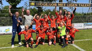 De Spanning van Voetbal in de 1e Klasse: Strijd om Succes